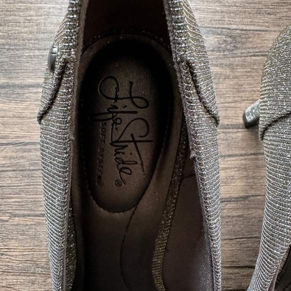 *LIFE STRIDE* Black x Gold Sparkle Heels Size 9.5 - Picture 4 of 10